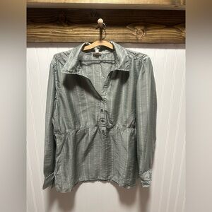J. Jill v neck popover blouse gathered waist pale green stripe seersucker sz L